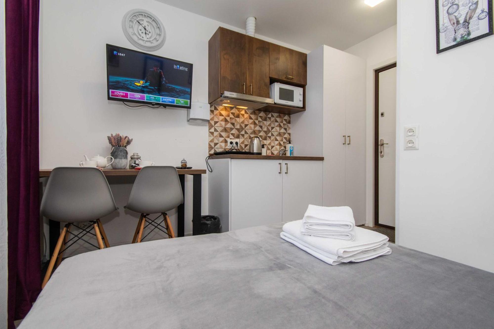 Стильні апартаменти-студіо на Подолі поруч з метро  Modern Apartments on Podol near metro station  Kyiv MF Номер фото